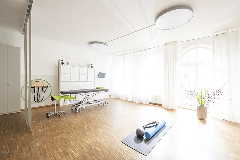 Studio mit Behandlungsliege 